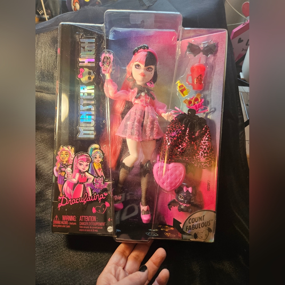 Monster High Draculaura 10.5-Inch Doll With Pet NIB